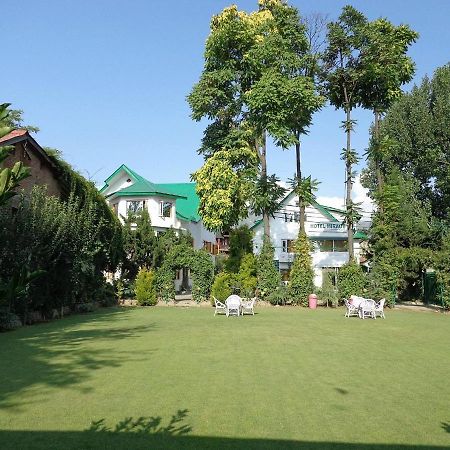 Hotel Mirage Srinagar  Bagian luar foto