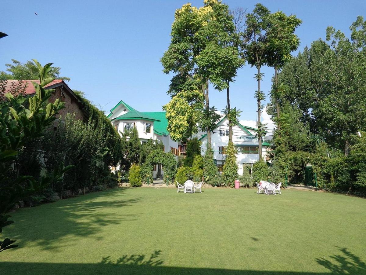 Hotel Mirage Srinagar  Bagian luar foto